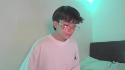 Snapshot of submissive_boyy_ chatting on December 2024 03:31:02 PM nico online show from December 2024 03:31:02 PM