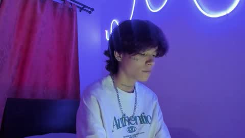 Snapshot of submissive_boyy_ chatting on December 2025 06:13:02 PM nico online show from December 2025 06:13:02 PM