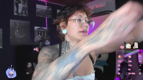 Snapshot of succubus_girl_ chatting on February 2026 04:32:01 PM Alexy online show from February 2026 04:32:01 PM