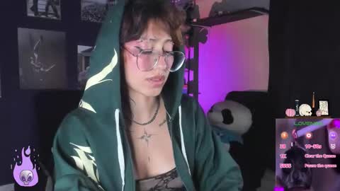 Snapshot of succubus_girl_ chatting on February 2026 11:12:01 PM Alexy online show from February 2026 11:12:01 PM