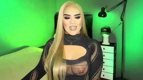 Snapshot of suckablecockoffreya chatting on May 2026 02:54:01 PM JADE ELYSE online show from May 2026 02:54:01 PM