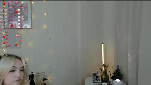 Snapshot of sue_everett chatting on December 2024 12:05:02 PM sue_everett online show from December 2024 12:05:02 PM