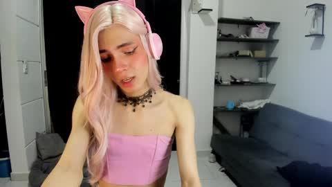 Snapshot of sue_krous chatting on April 2026 02:56:01 AM sue online show from April 2026 02:56:01 AM