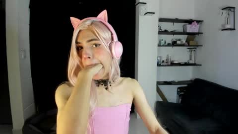 Snapshot of sue_krous chatting on April 2026 08:48:01 AM sue online show from April 2026 08:48:01 AM