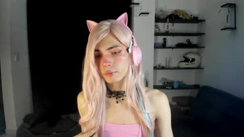 Snapshot of sue_krous chatting on April 2026 09:57:01 AM sue online show from April 2026 09:57:01 AM