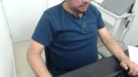 Johnny online show from April 2026 07:38:02 PM