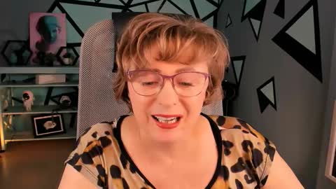 Vivien online show from November 2025 01:22:01 PM