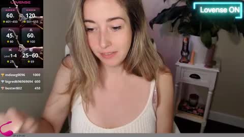 Mia online show from October 2025 02:47:02 PM