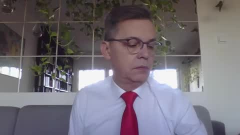 Snapshot of suit_elegant chatting on January 2025 08:22:01 AM Suit tie horny online show from January 2025 08:22:01 AM