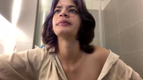 Snapshot of sukulaurens chatting on October 2025 06:05:02 PM Suku Ren online show from October 2025 06:05:02 PM