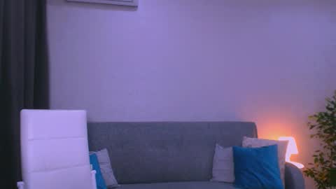 Christina online show from November 2025 02:20:02 PM