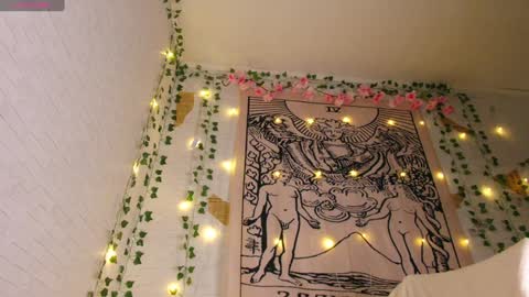 summerhazee online show from December 2024 07:22:01 PM