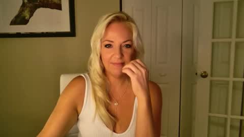 Snapshot of summerishotter chatting on September 2025 08:52:01 PM Amber online show from September 2025 08:52:01 PM