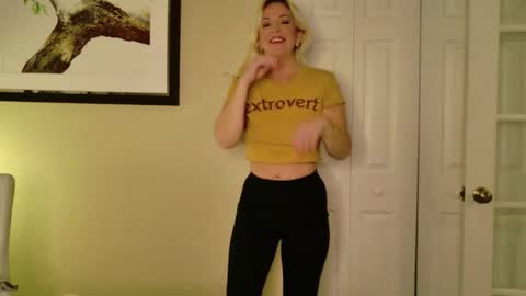 Snapshot of summerishotter chatting on November 2025 08:46:02 PM Amber online show from November 2025 08:46:02 PM