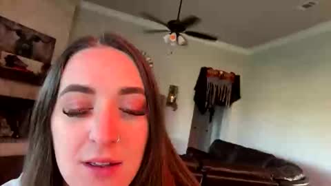 Snapshot of summerlee95 chatting on October 2025 10:36:01 PM SummerLee online show from October 2025 10:36:01 PM