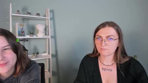 sun_julia online show from November 2025 03:44:01 PM