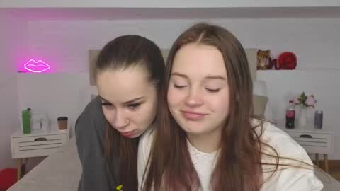 Snapshot of sun_kissess chatting on September 2025 09:47:02 PM sun_kissess online show from September 2025 09:47:02 PM