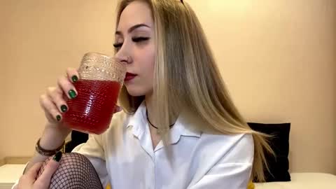 Snapshot of sun_under_dark chatting on December 2025 09:15:01 AM Lexi online show from December 2025 09:15:01 AM