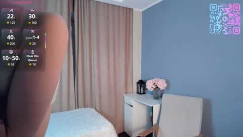 Snapshot of sunnivagaillard chatting on March 2026 01:20:01 AM Kiki online show from March 2026 01:20:01 AM