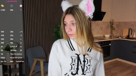 Snapshot of sunnivagaillard chatting on March 2026 11:03:01 AM Kiki online show from March 2026 11:03:01 AM