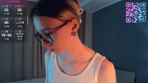 Snapshot of sunnivagaillard chatting on March 2026 01:10:01 AM Kiki online show from March 2026 01:10:01 AM