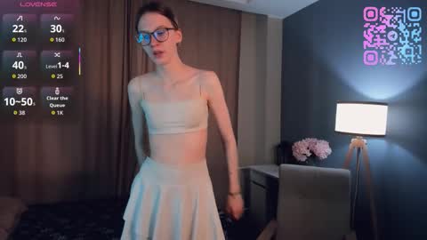 Snapshot of sunnivagaillard chatting on March 2026 01:11:02 AM Kiki online show from March 2026 01:11:02 AM