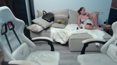 Alice and Sergey online show from October 2025 07:58:01 PM