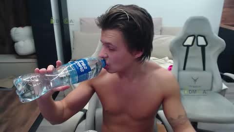 Snapshot of sunny1girl chatting on November 2025 04:55:01 AM Alice and Sergey online show from November 2025 04:55:01 AM