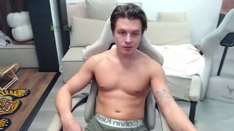 Snapshot of sunny1girl chatting on December 2025 08:39:01 PM Alice and Sergey online show from December 2025 08:39:01 PM