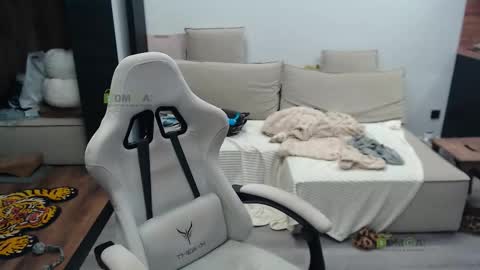 Snapshot of sunny1girl chatting on January 2026 04:20:02 PM Alice and Sergey online show from January 2026 04:20:02 PM