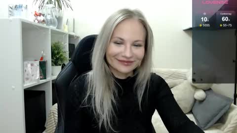 Naomi online show from November 2025 05:02:01 PM