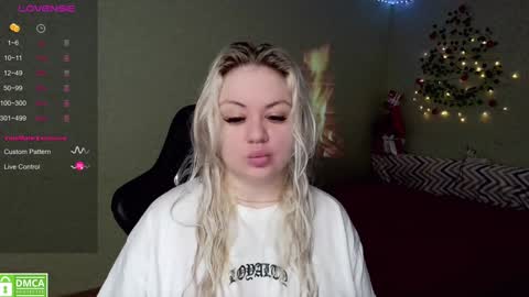 Snapshot of sunny_mood chatting on December 2024 06:28:02 PM sunny mood online show from December 2024 06:28:02 PM