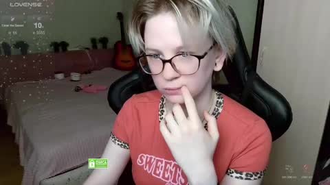 Snapshot of sunny_mood chatting on April 2026 06:44:02 AM sunny mood online show from April 2026 06:44:02 AM