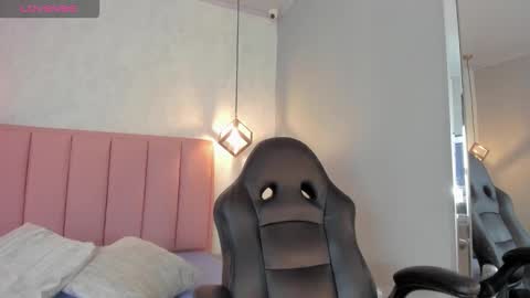  S U N N Y online show from October 2025 12:50:02 PM