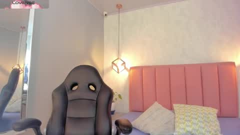  S U N N Y online show from November 2025 12:28:01 PM