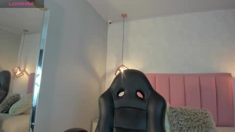  S U N N Y online show from November 2025 12:26:01 PM