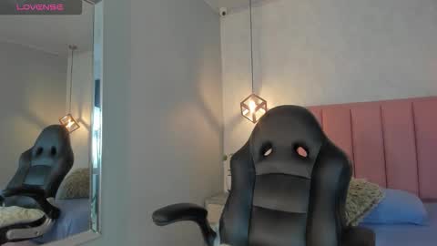  S U N N Y online show from November 2025 12:38:01 PM