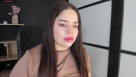 Snapshot of sunnypaytton chatting on October 2025 12:44:02 PM Sunny online show from October 2025 12:44:02 PM