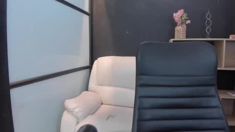 Snapshot of sunnypaytton chatting on October 2025 12:39:01 PM Sunny online show from October 2025 12:39:01 PM
