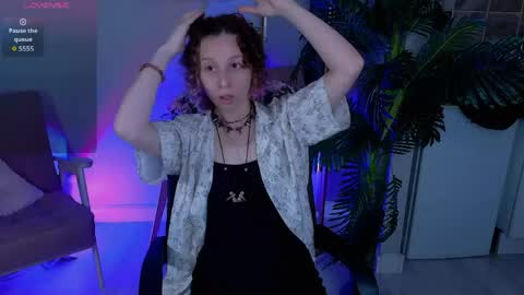 Mia online show from April 2026 05:43:02 AM