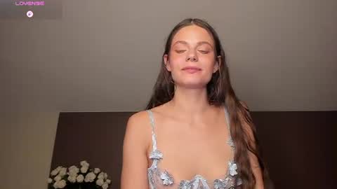Snapshot of sunsay_effie chatting on July 2026 09:31:02 PM Effie Beautiful girl and Sunsay lucky boy online show from July 2026 09:31:02 PM