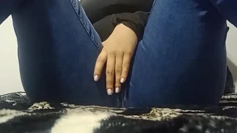 Snapshot of sunshine_days chatting on April 2026 06:33:02 PM Annie online show from April 2026 06:33:02 PM