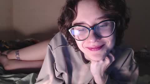 Hella online show from November 2025 07:15:01 PM