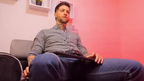 supreme_alpha_ online show from November 2025 03:17:01 AM