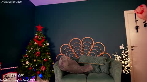 Snapshot of surfergirl121 chatting on December 2024 05:47:02 PM Allie online show from December 2024 05:47:02 PM