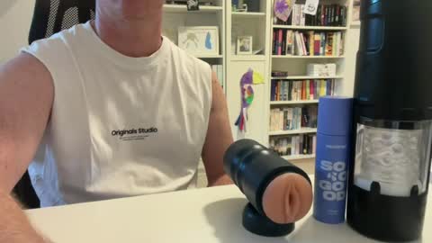 Snapshot of surfstar81 chatting on June 2026 08:31:01 AM surfstar81 online show from June 2026 08:31:01 AM
