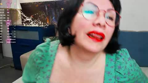 Snapshot of susanflower chatting on February 2025 02:40:01 PM Susan online show from February 2025 02:40:01 PM