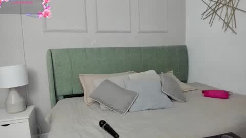 Snapshot of susannewolf_ chatting on March 2026 12:20:01 PM Amelia online show from March 2026 12:20:01 PM
