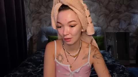 Snapshot of susannjohnson chatting on October 2025 12:19:01 AM susannjohnson online show from October 2025 12:19:01 AM