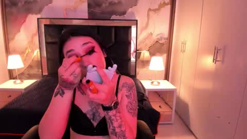 susanvilla online show from November 2025 07:51:02 PM